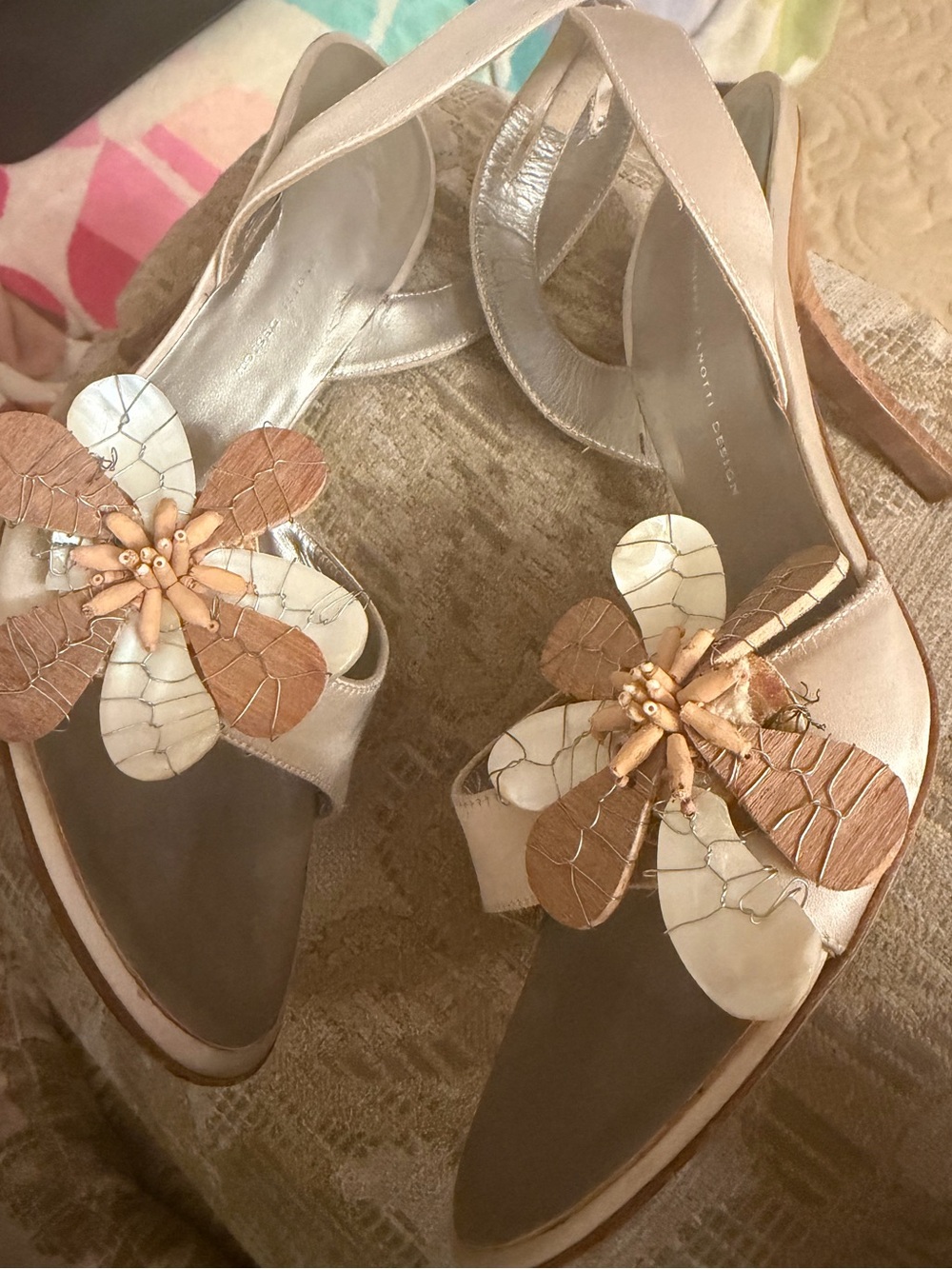 GIUSEPPE Zanotti Taupe satin Slingback Sandals with Shell wired flowers 9, guc